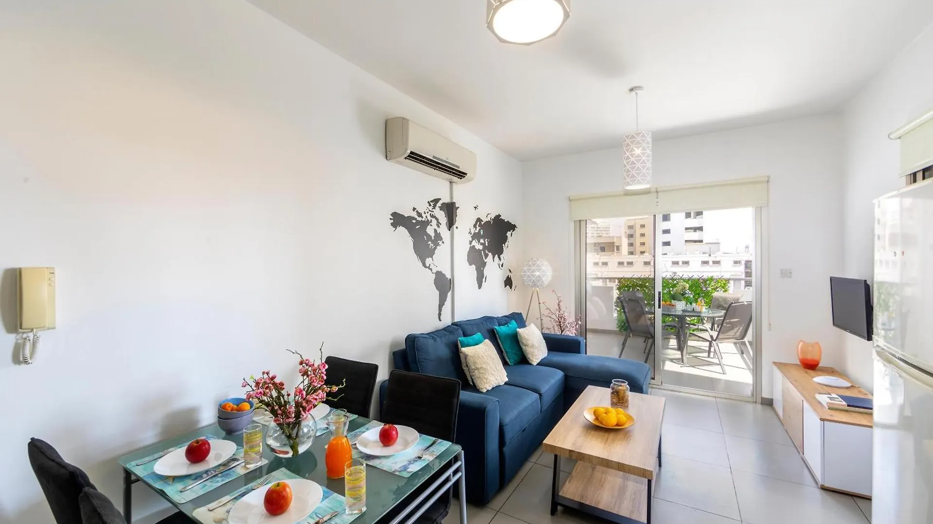 Airbnsea City Centre Side Sea View Apartments Larnaca