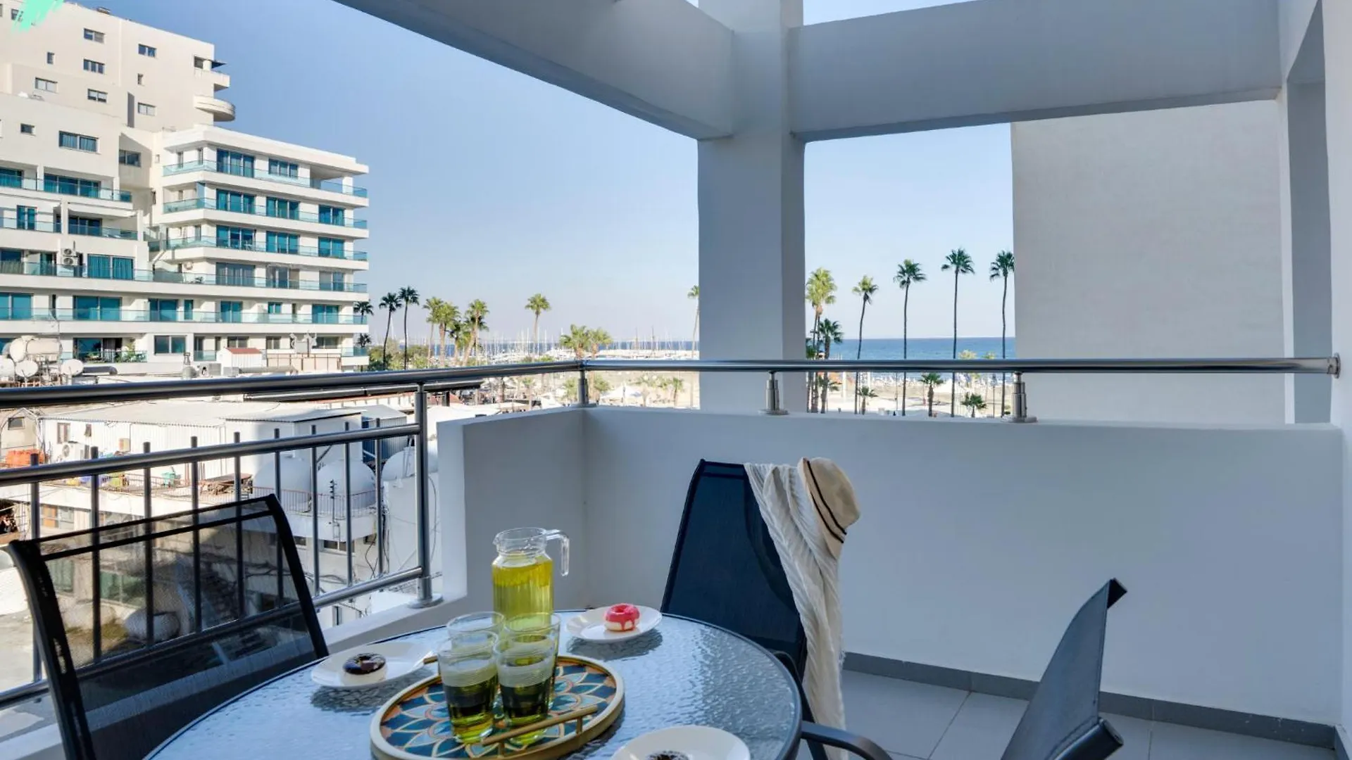Appartement AirBnSea Centre Apts Larnaca