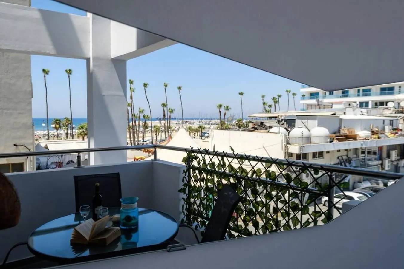 Airbnsea City Centre Side Sea View Apartments Larnaca