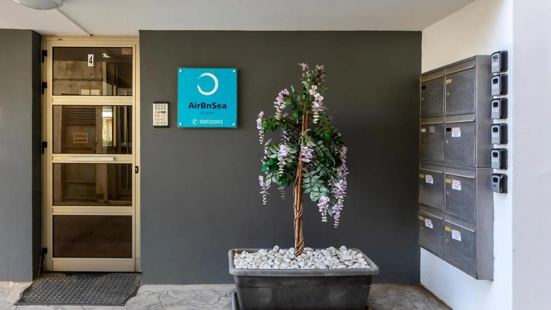 Airbnsea City Centre Side Sea View Apartments Larnaca 0*,