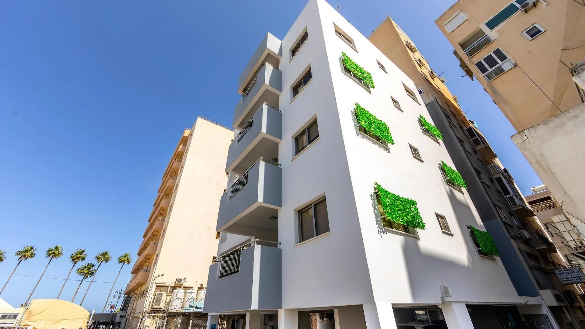 Airbnsea City Centre Side Sea View Apartments Larnaca