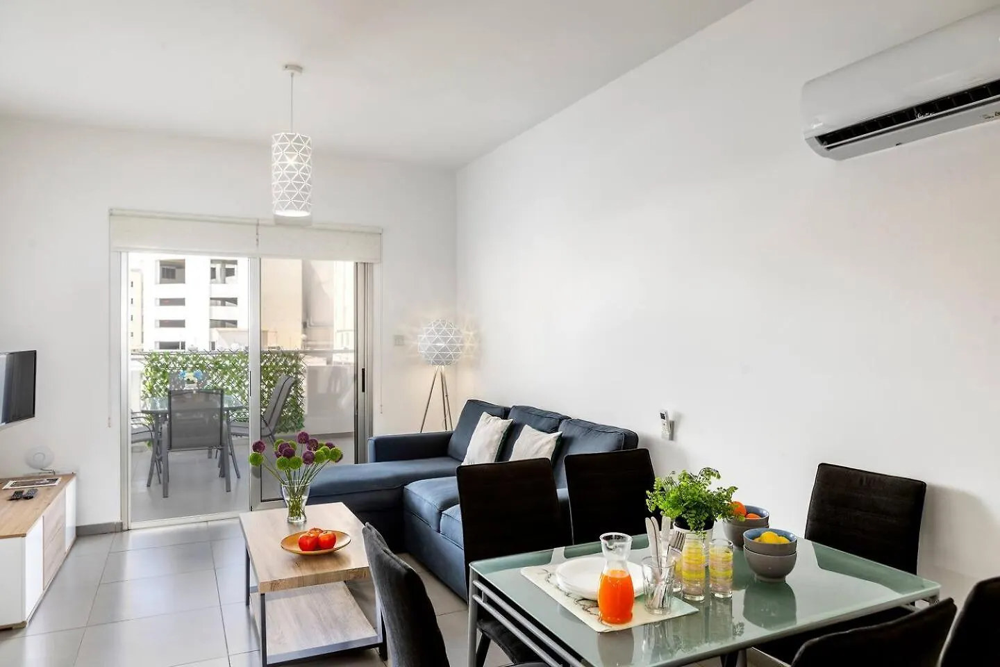 Airbnsea City Centre Side Sea View Apartments Larnaca