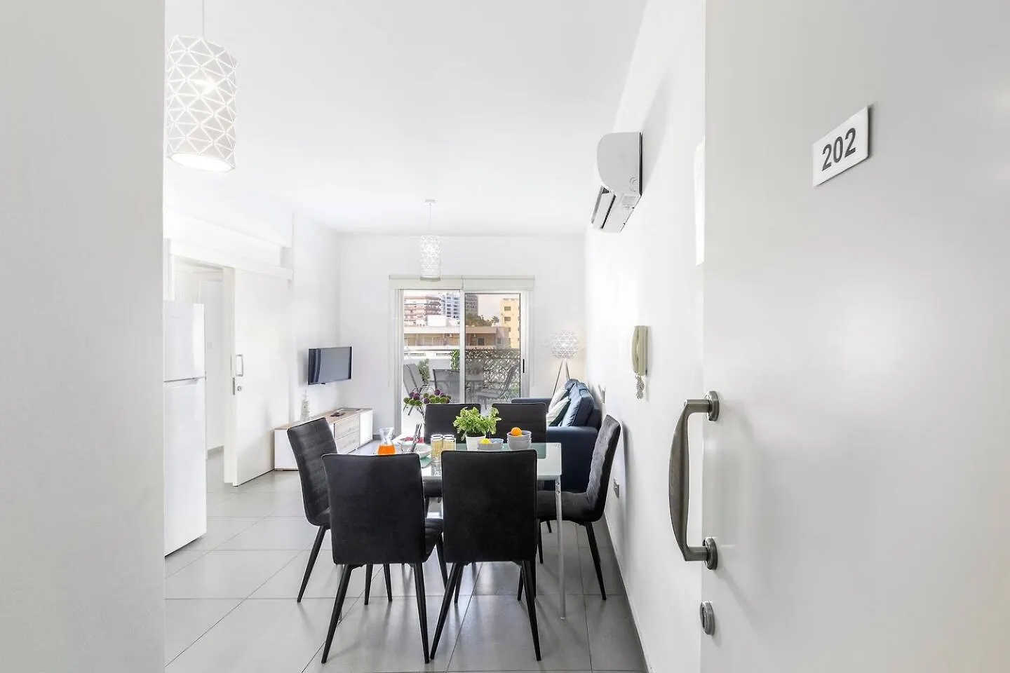 Airbnsea City Centre Side Sea View Apartments Larnaca