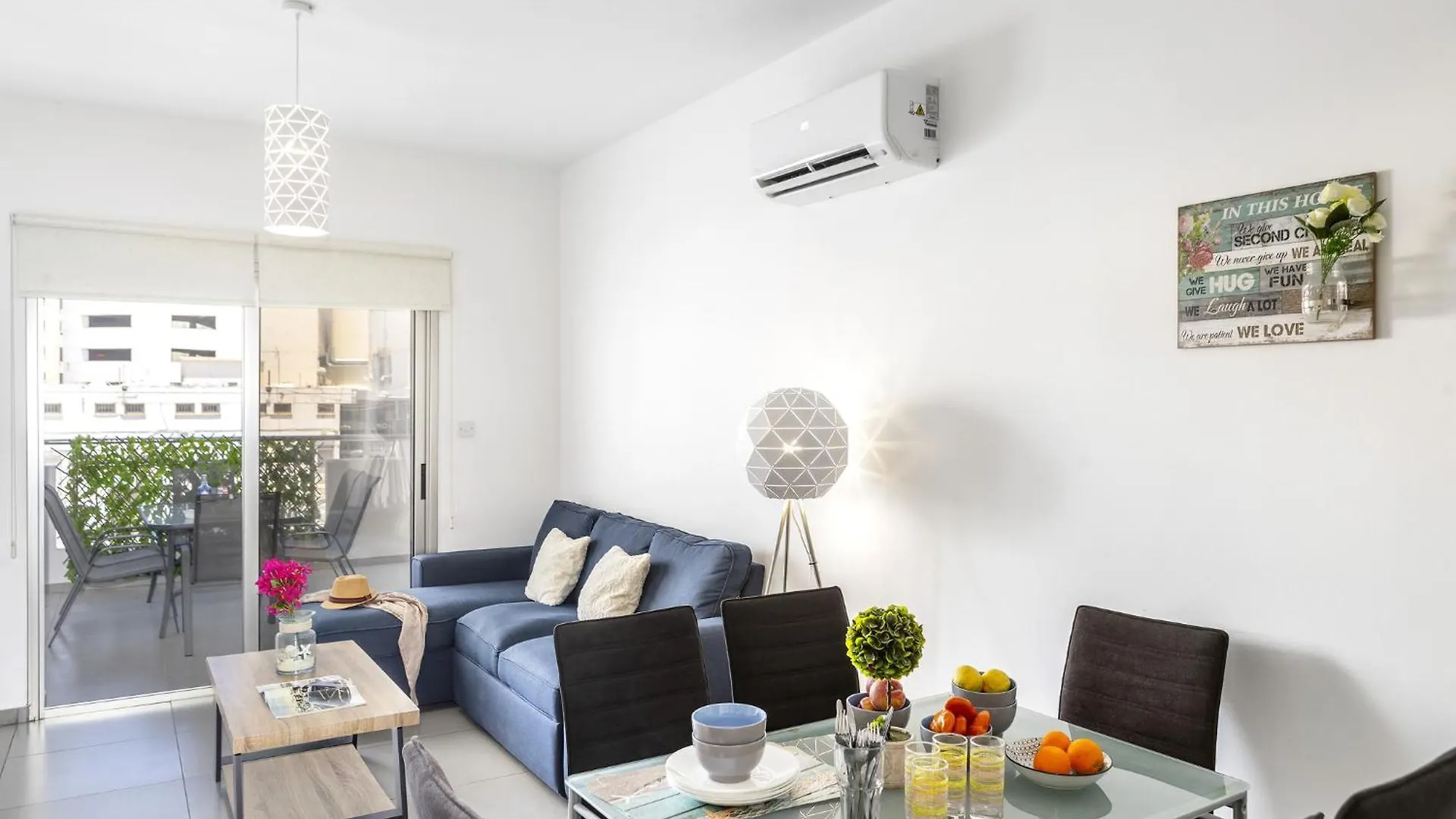 Airbnsea City Centre Side Sea View Apartments Lárnaca