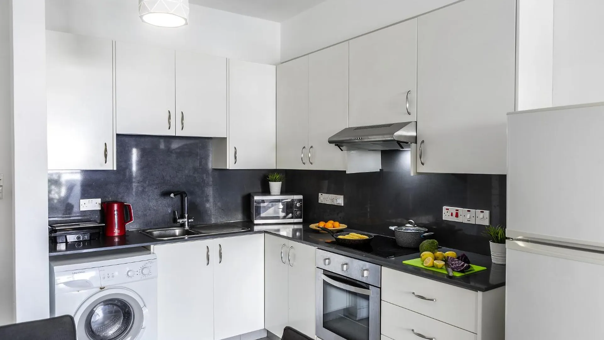 Airbnsea City Centre Side Sea View Apartments Larnaca