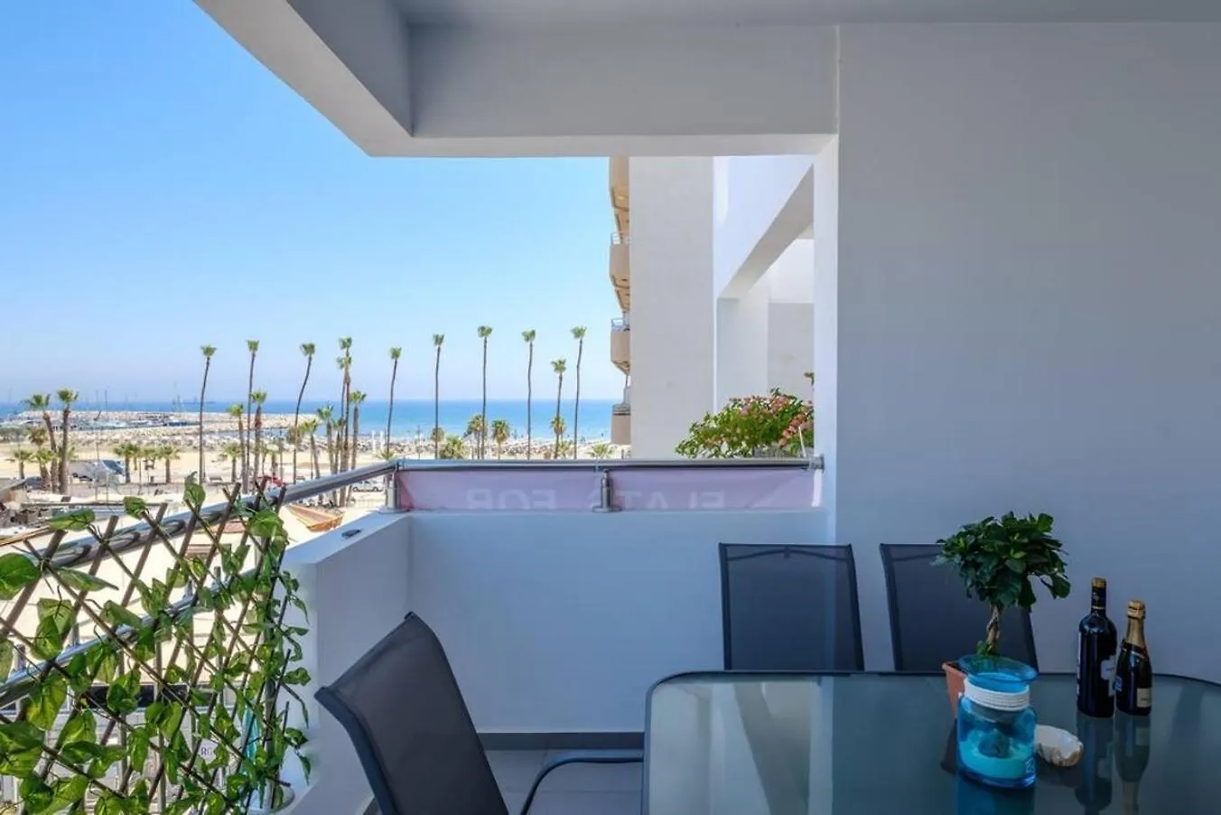 Airbnsea City Centre Side Sea View Apartments Larnaca