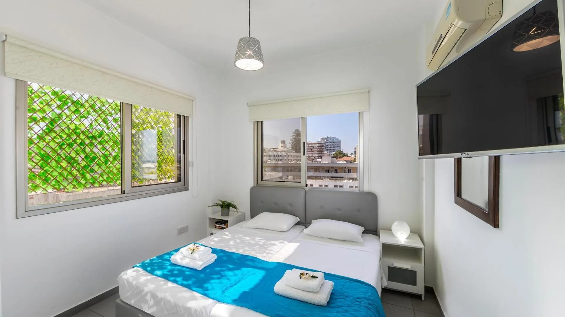 Airbnsea City Centre Side Sea View Apartments Lárnaca