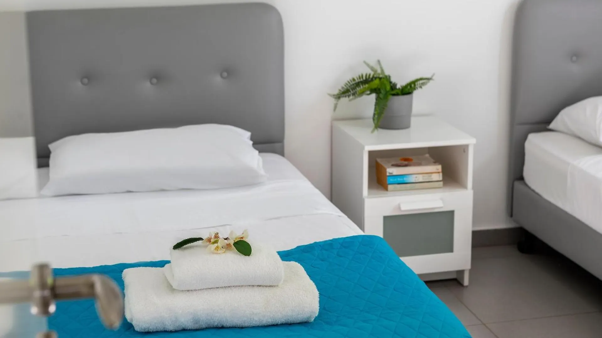 Airbnsea City Centre Side Sea View Apartments Larnaca Cipro