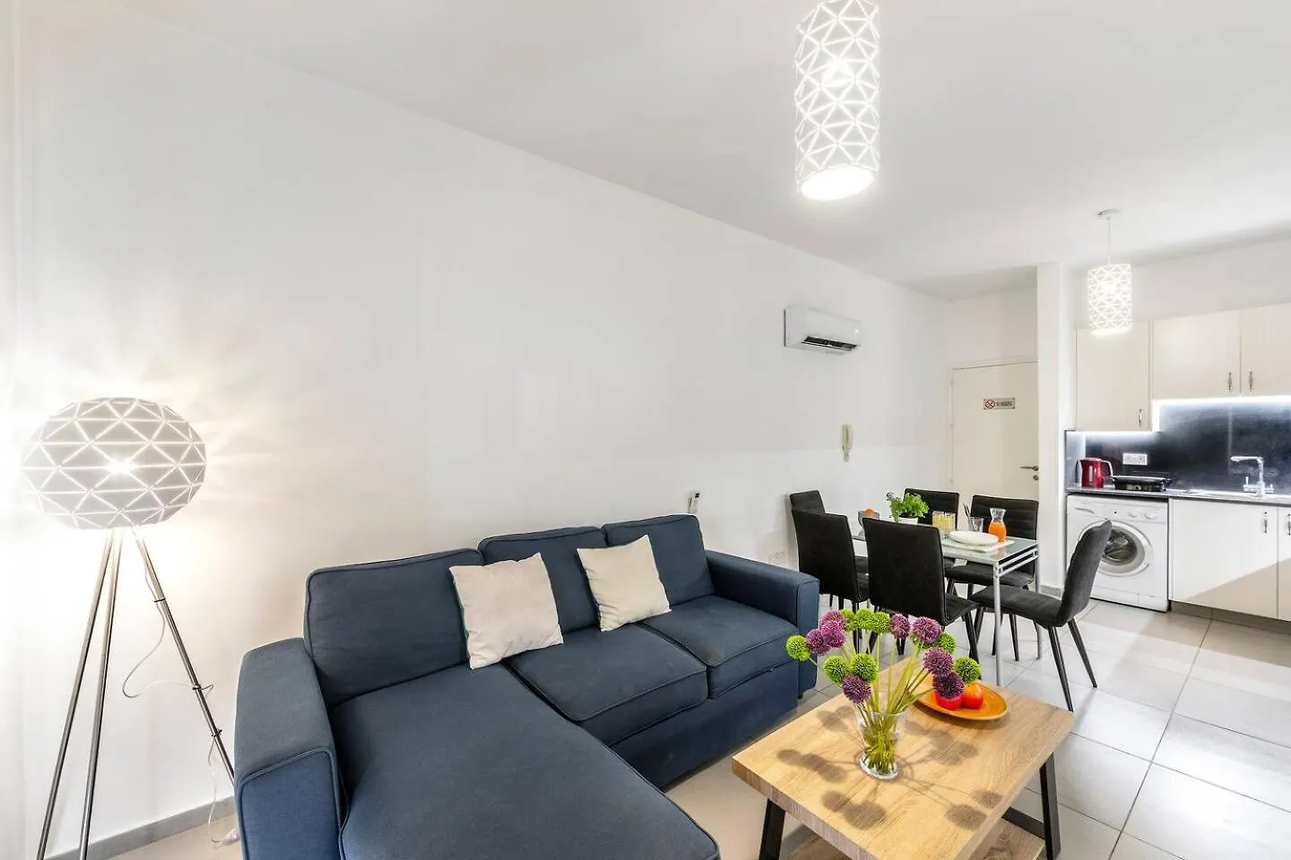 Airbnsea City Centre Side Sea View Apartments Lárnaca Chipre
