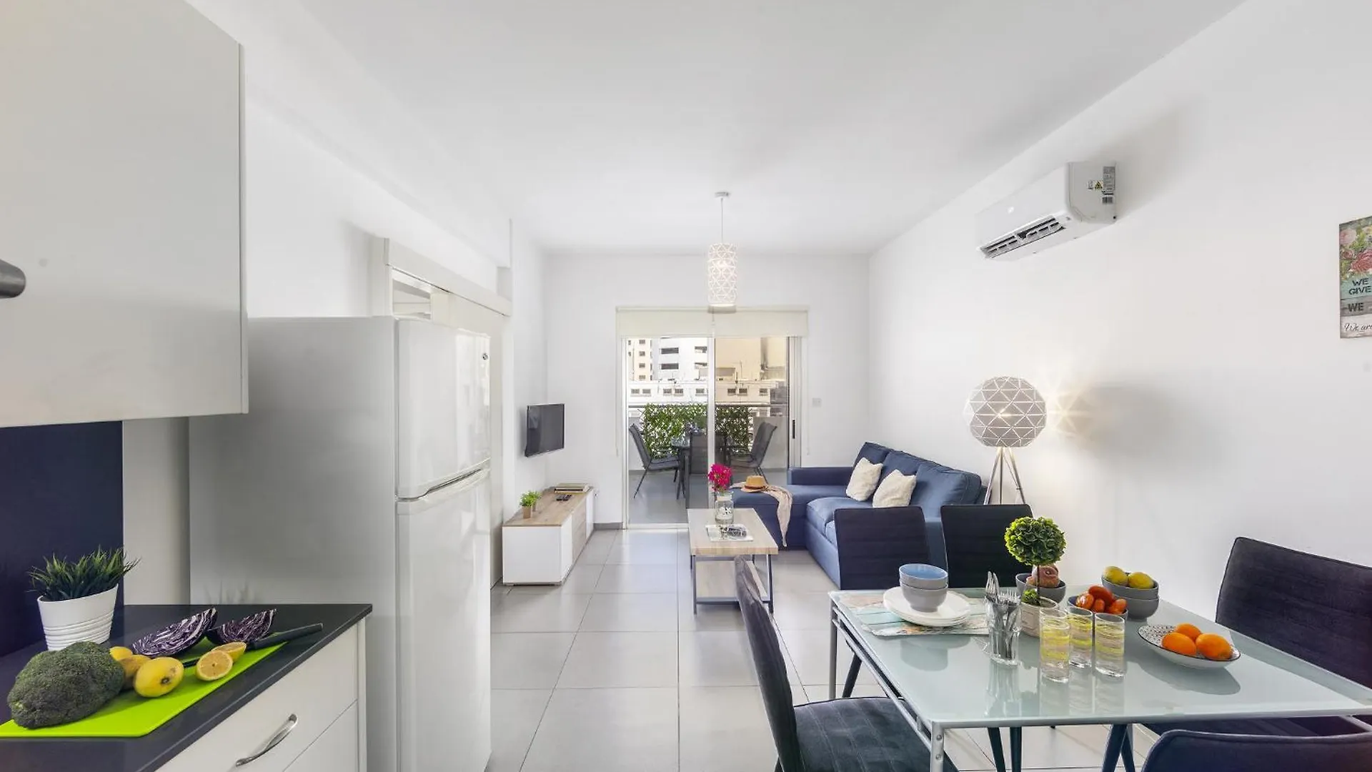 Airbnsea City Centre Side Sea View Apartments Lárnaca Chipre