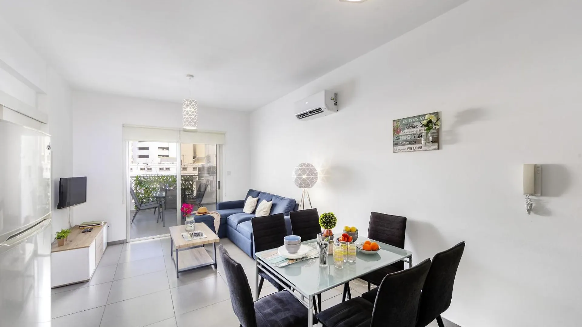 Airbnsea City Centre Side Sea View Apartments Larnaca