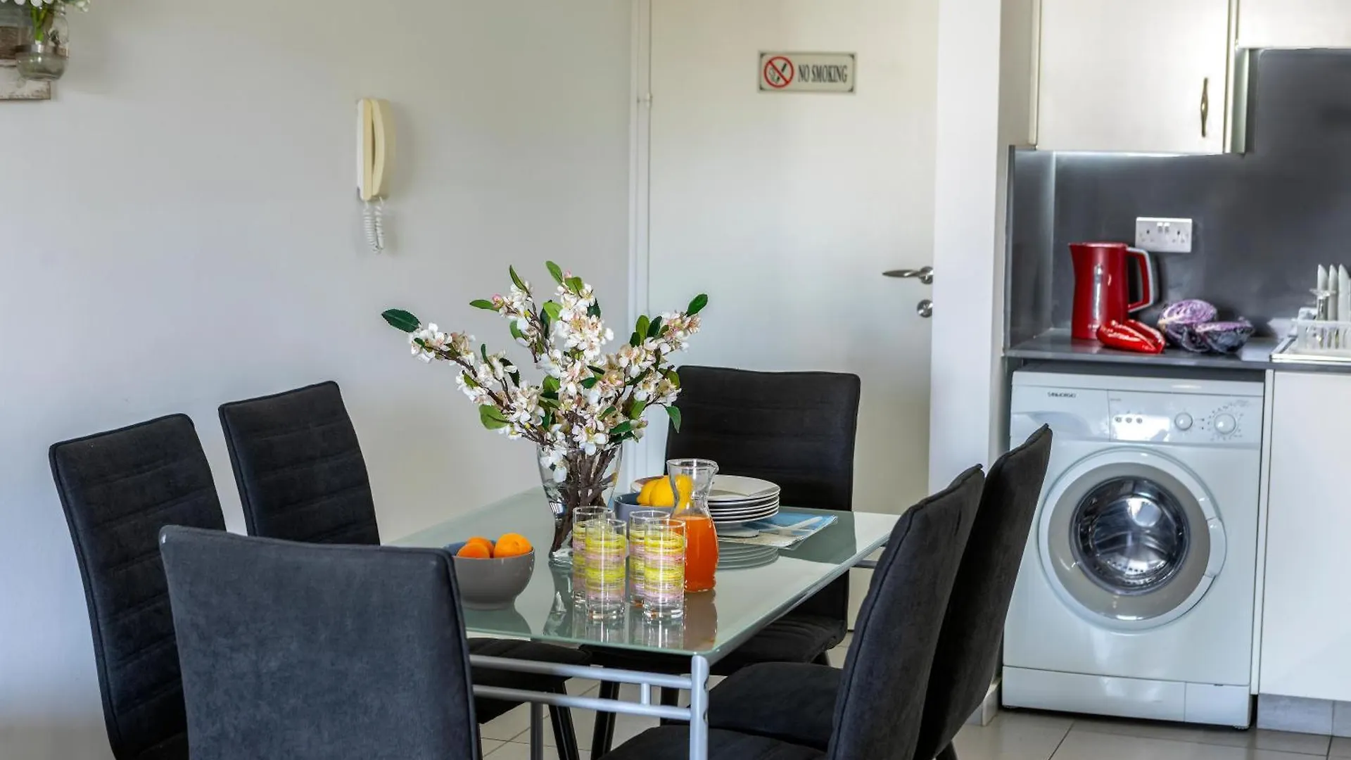 Airbnsea City Centre Side Sea View Apartments Larnaca