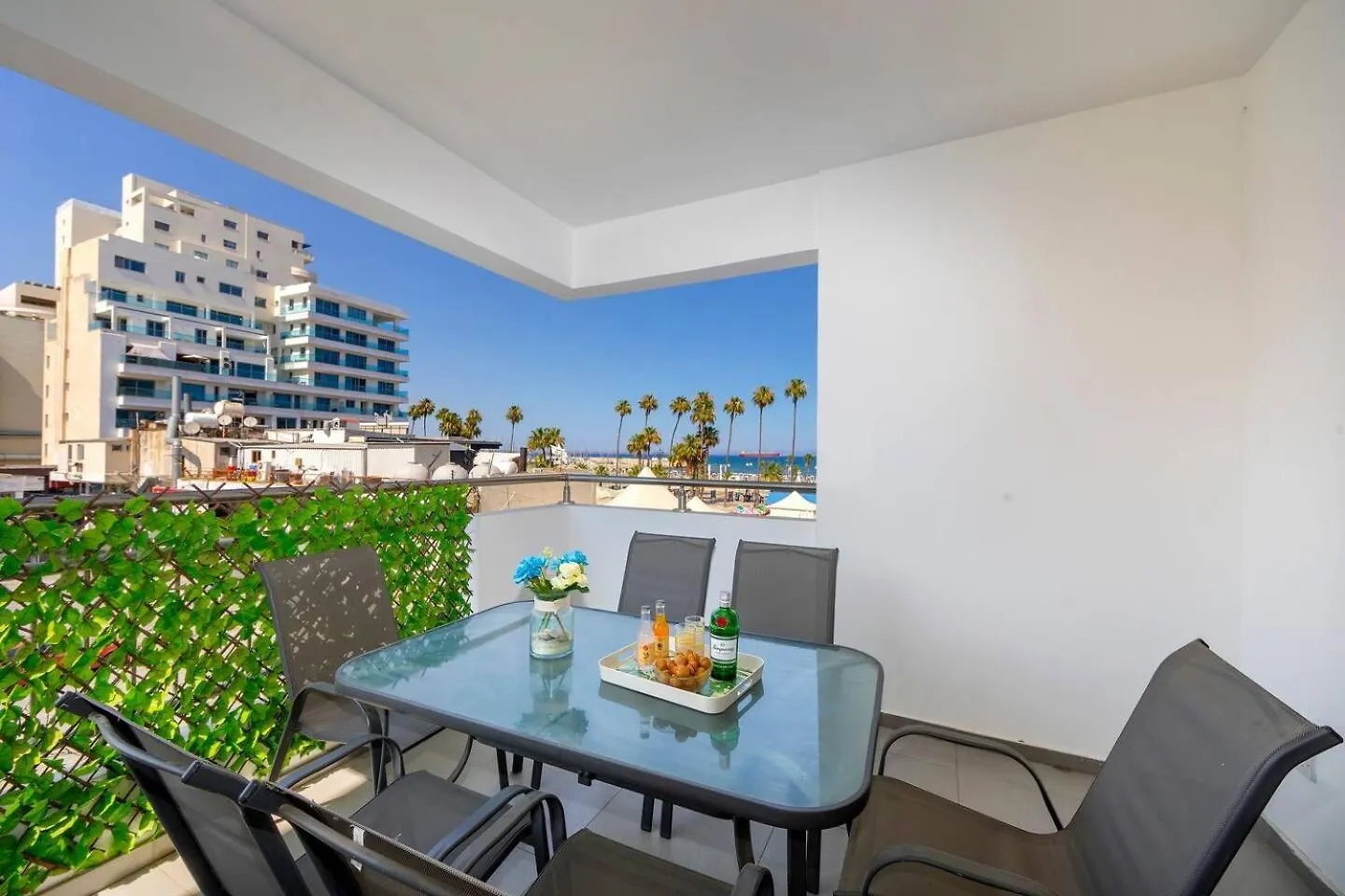 Airbnsea City Centre Side Sea View Apartments Larnaca