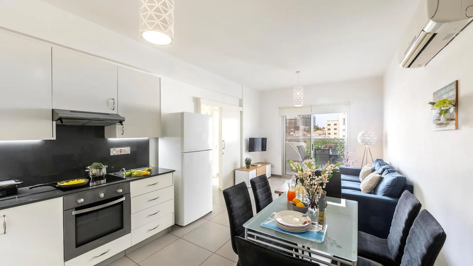 Airbnsea City Centre Side Sea View Apartments Larnaca 0*,  Cipro