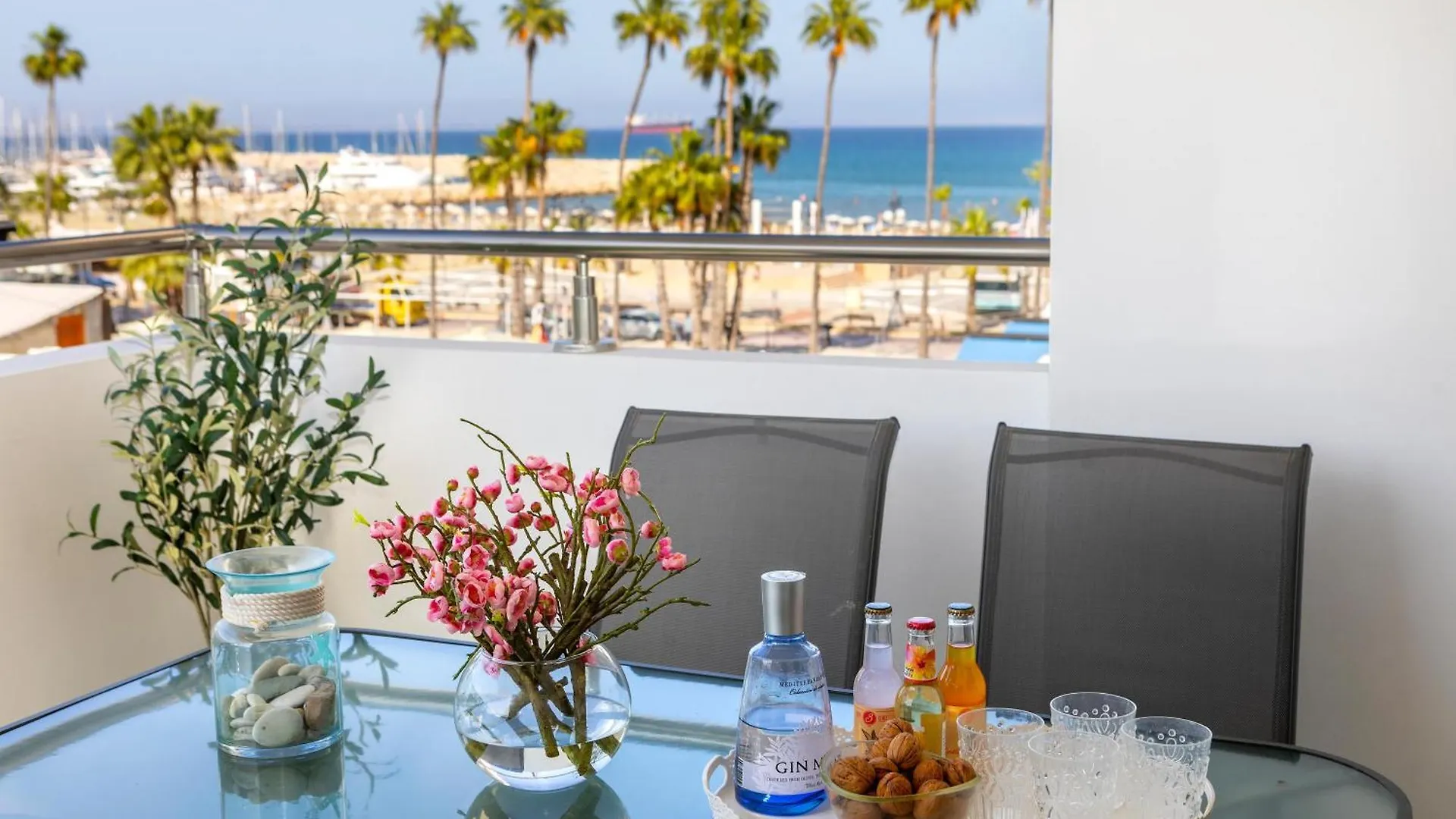 Airbnsea City Centre Side Sea View Apartments Larnaca